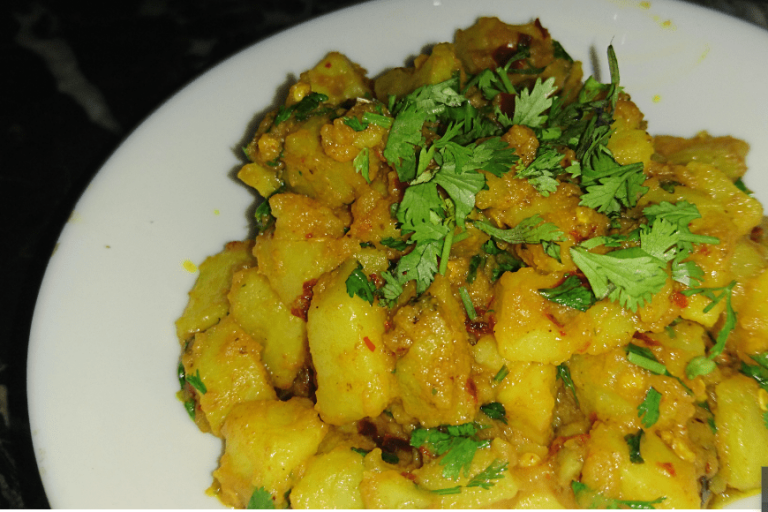 Delicious Chat Patta Aloo Pakistani Food Recipe (With Video)