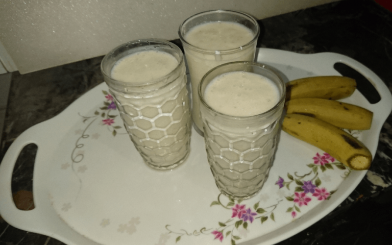 Banana Shake Pakistani Food Recipe (With Video)