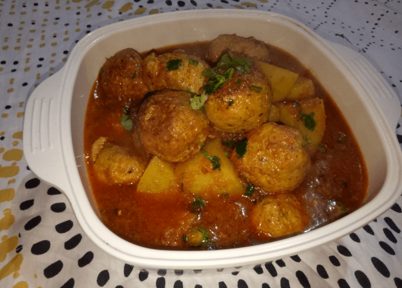 Chicken Kofta Curry Pakistani Food Recipe (With Video)