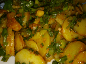 Green Garlic Spicy Potatoes Pakistani Food Recipe4
