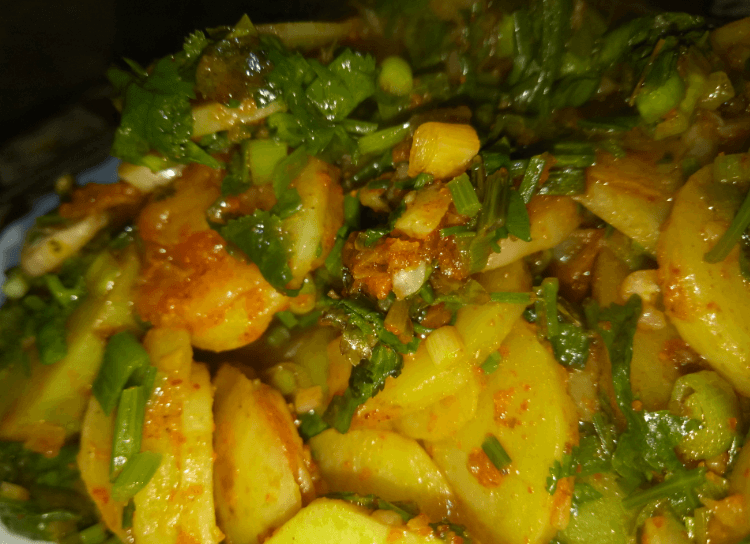 Green Garlic Spicy Potatoes Pakistani Food Recipe