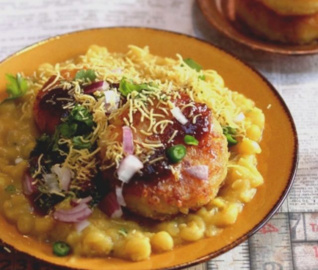 Delicious Street Style Ragda Pattice Chaat Pakistani Food Recipe