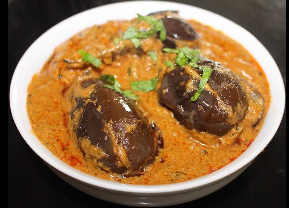 Stuffed Brinjal Curry (Badanekayi Ennegayi Palya) Recipe